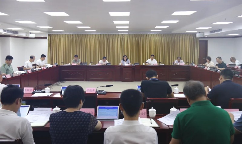 推動金融服務高質量發展｜鄧菲主持召開縣委常委會會議